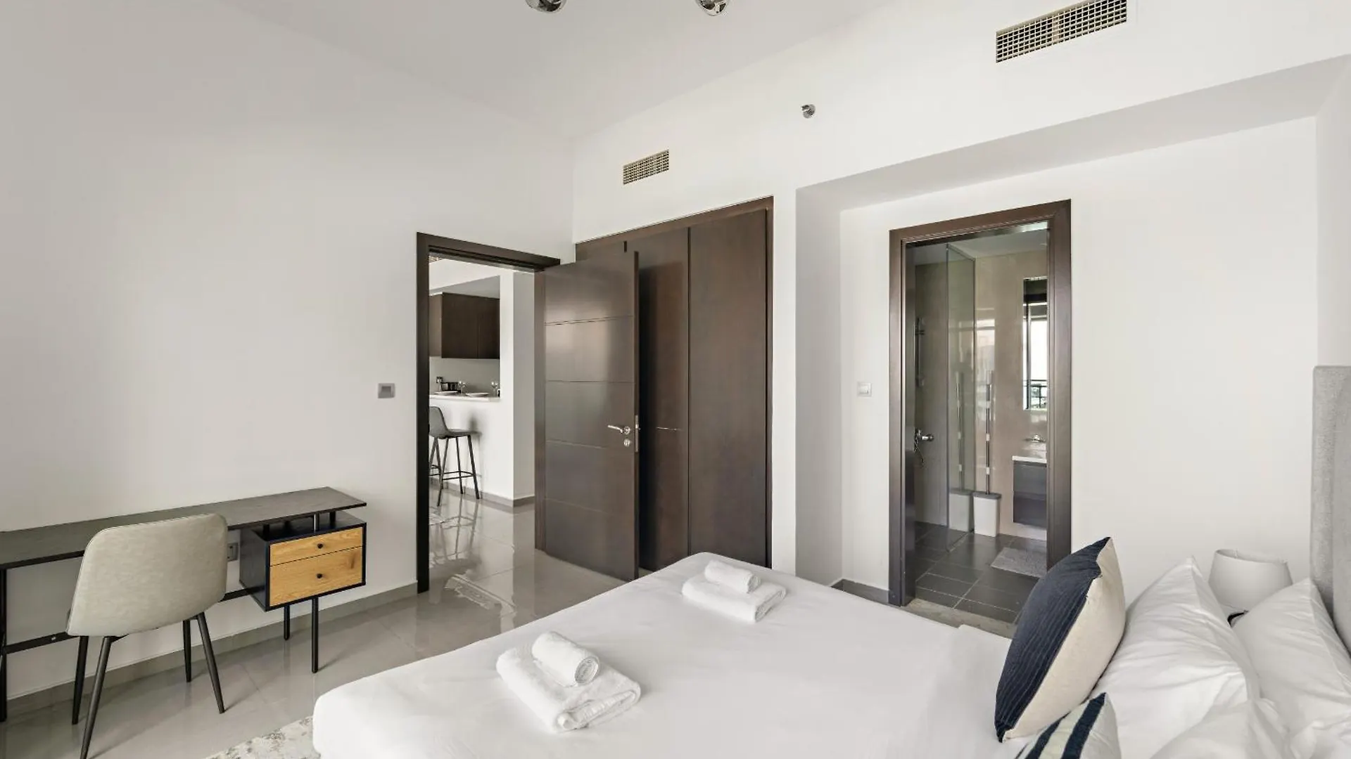 Vayk - Modern 1 Bd Apartment In Business Bay Dubai